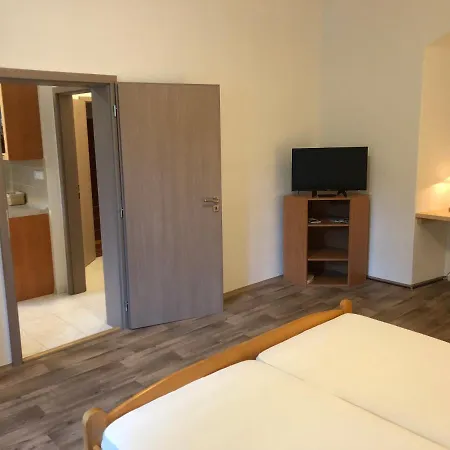 アパートホテル Apartman Lesni ヤンスケー・ラーズニェ